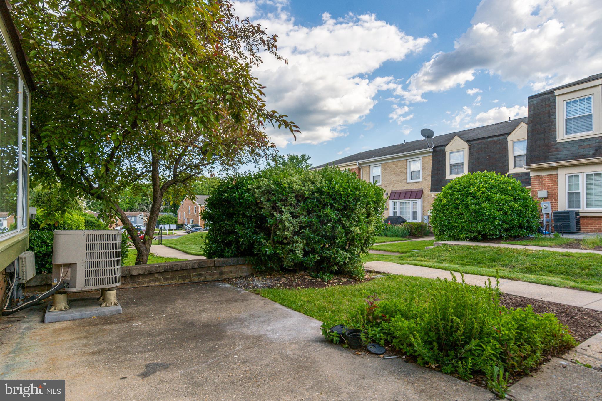 WHISKEY BOTTOM SQUARE - Residential