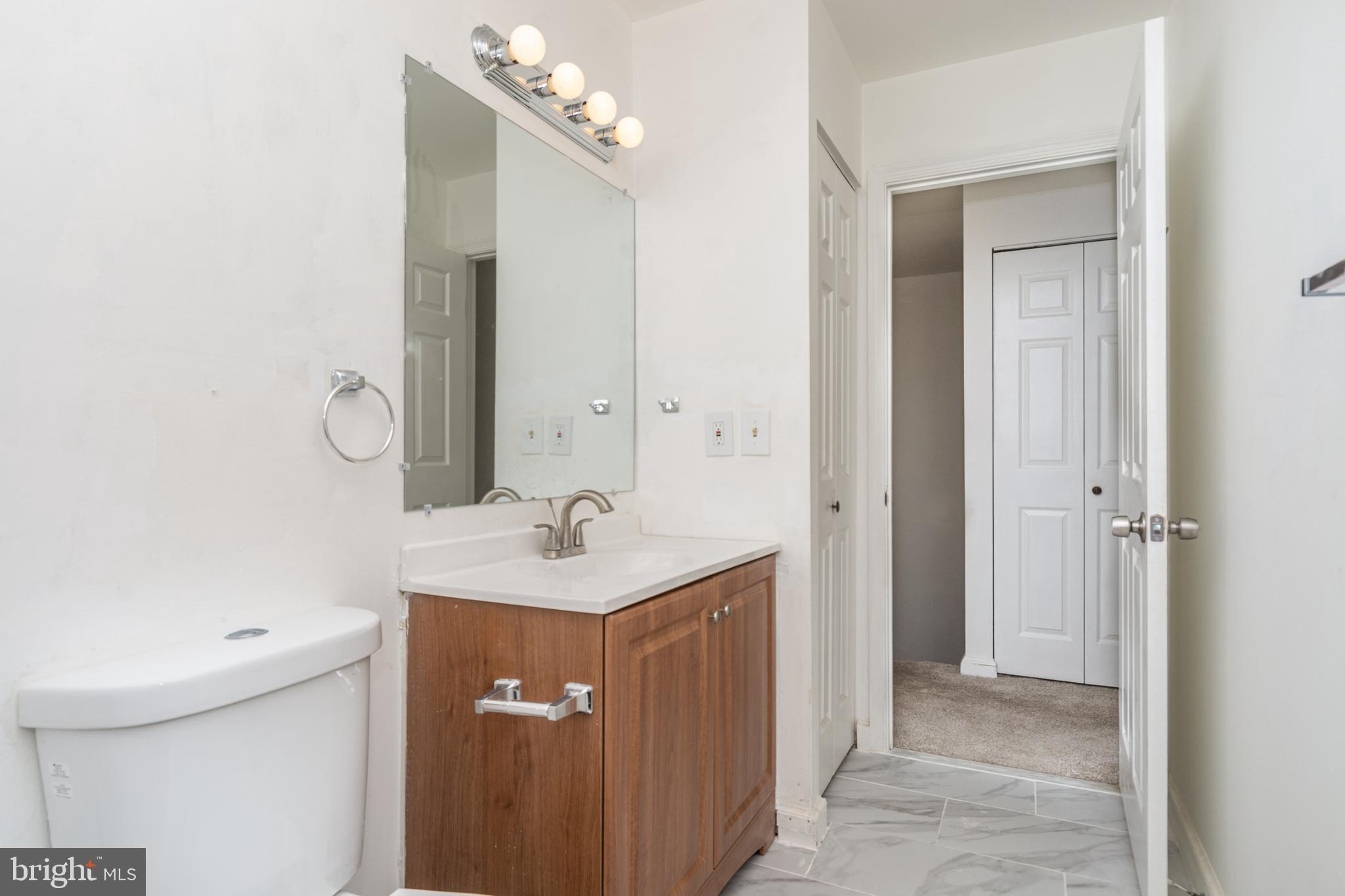 WHISKEY BOTTOM SQUARE - Residential