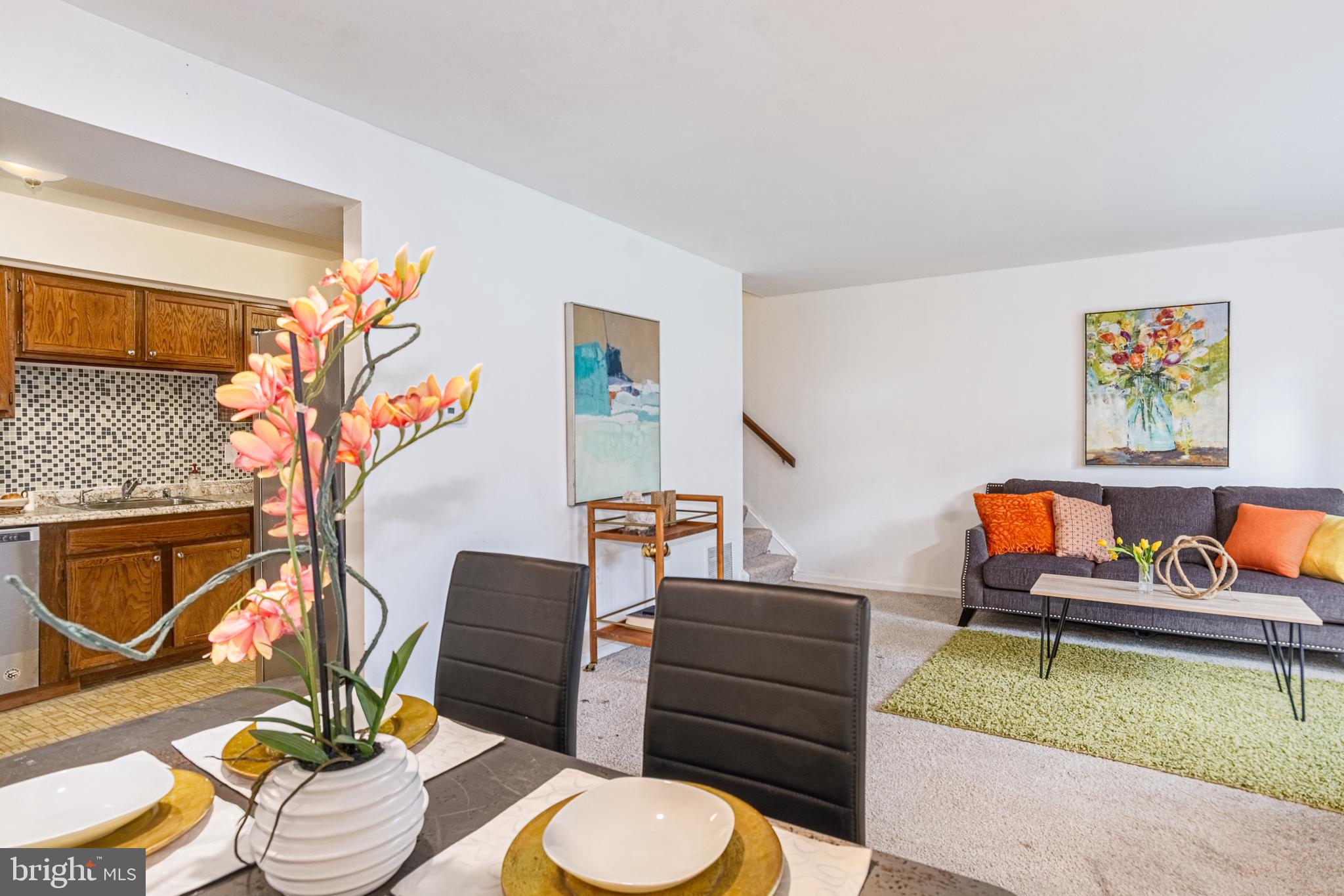 WHISKEY BOTTOM SQUARE - Residential