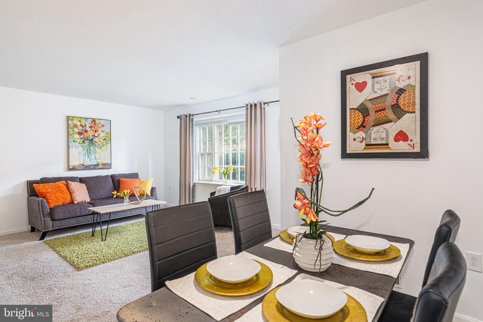 WHISKEY BOTTOM SQUARE - Residential