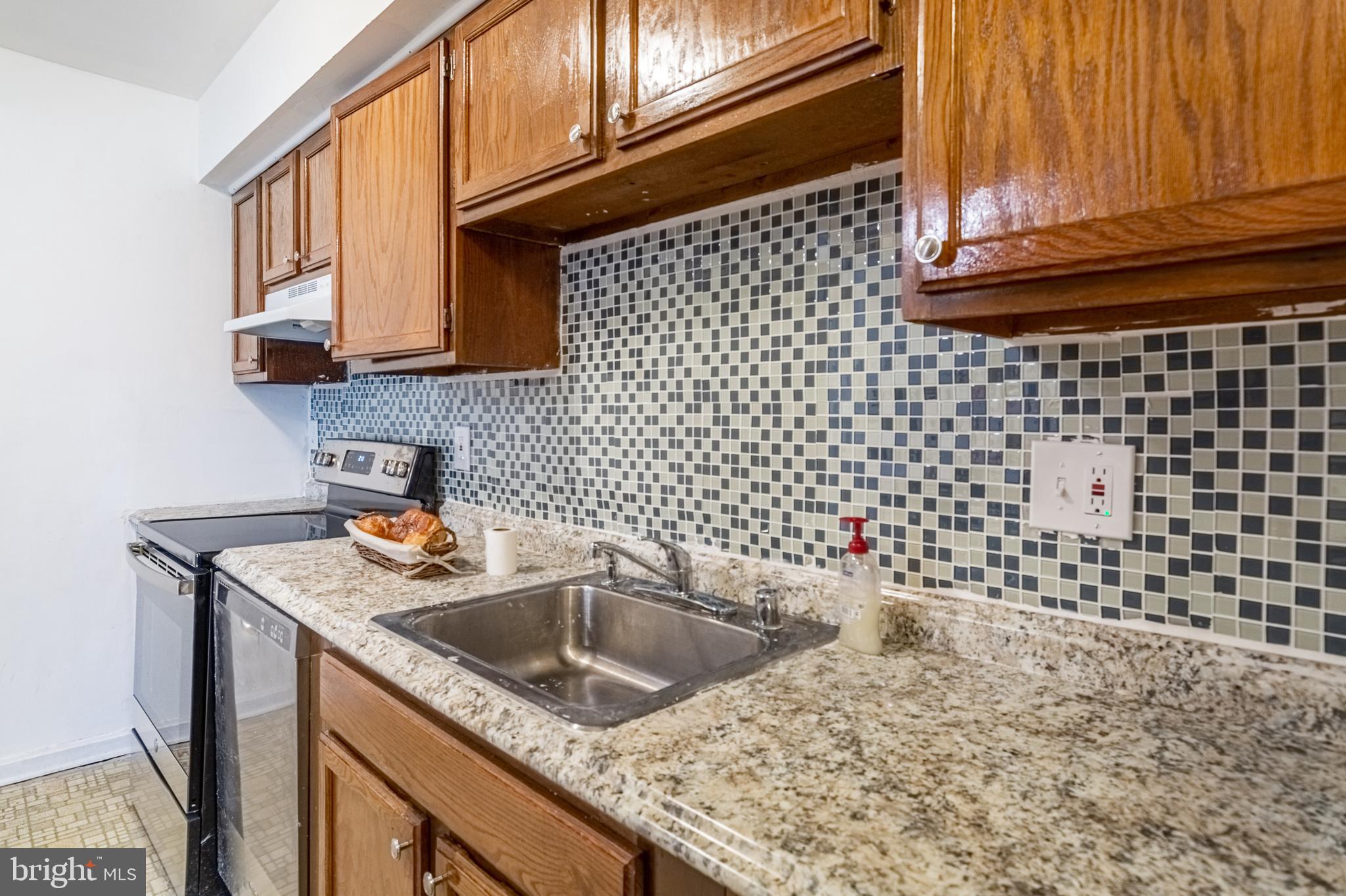 WHISKEY BOTTOM SQUARE - Residential