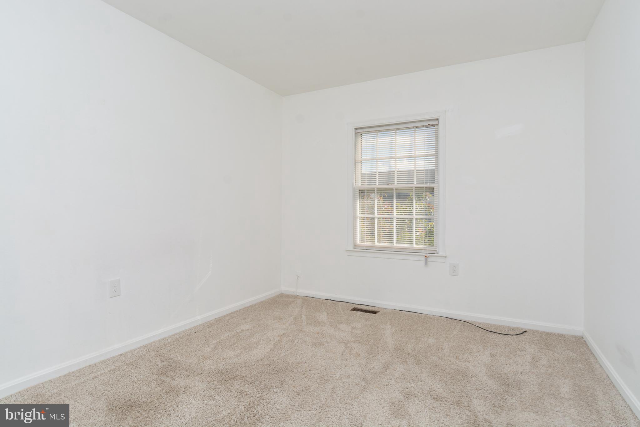 WHISKEY BOTTOM SQUARE - Residential