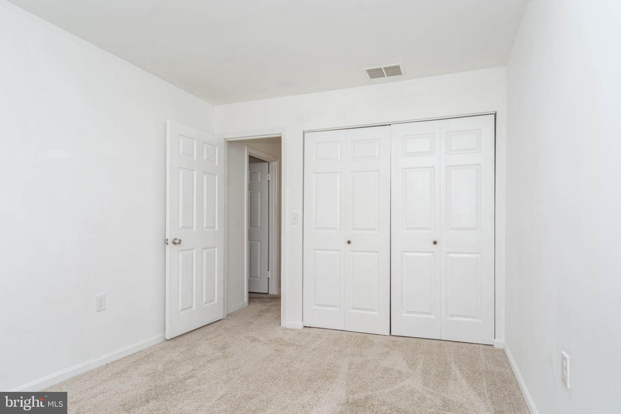 WHISKEY BOTTOM SQUARE - Residential