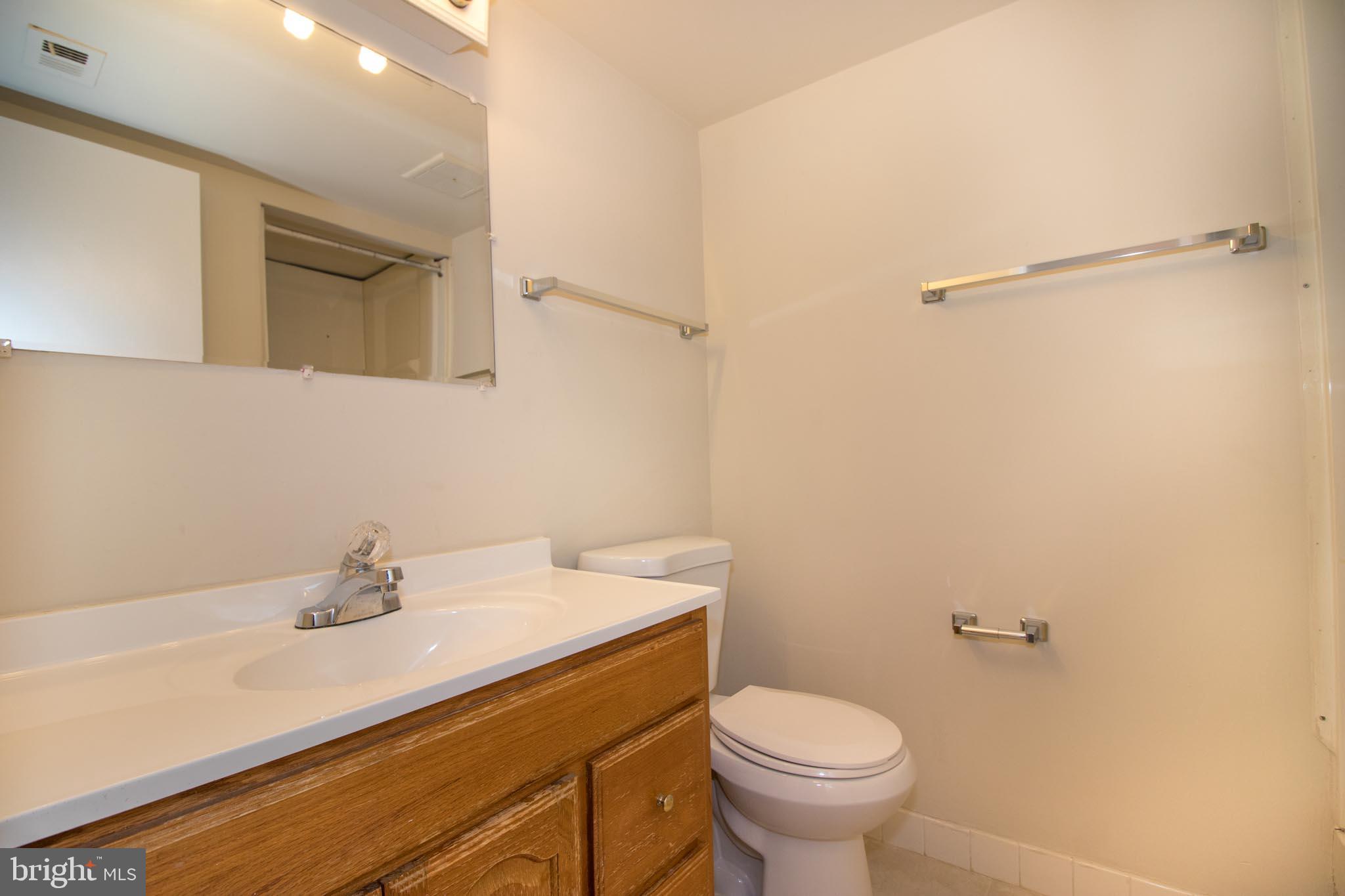 SUMMERTREE CONDO APTS - Residential