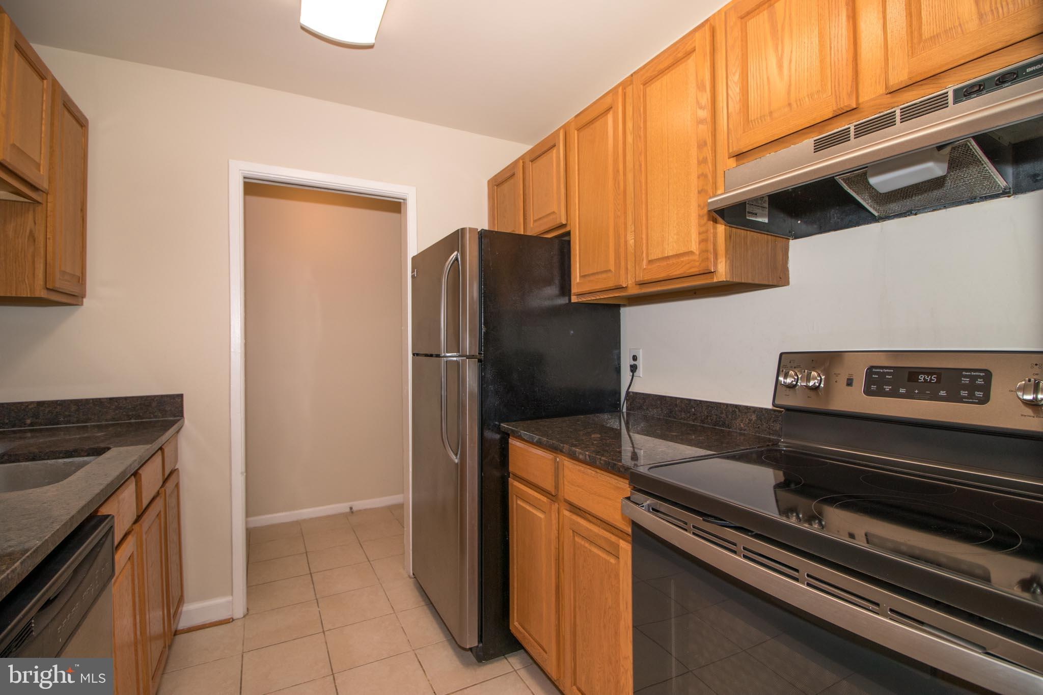 SUMMERTREE CONDO APTS - Residential