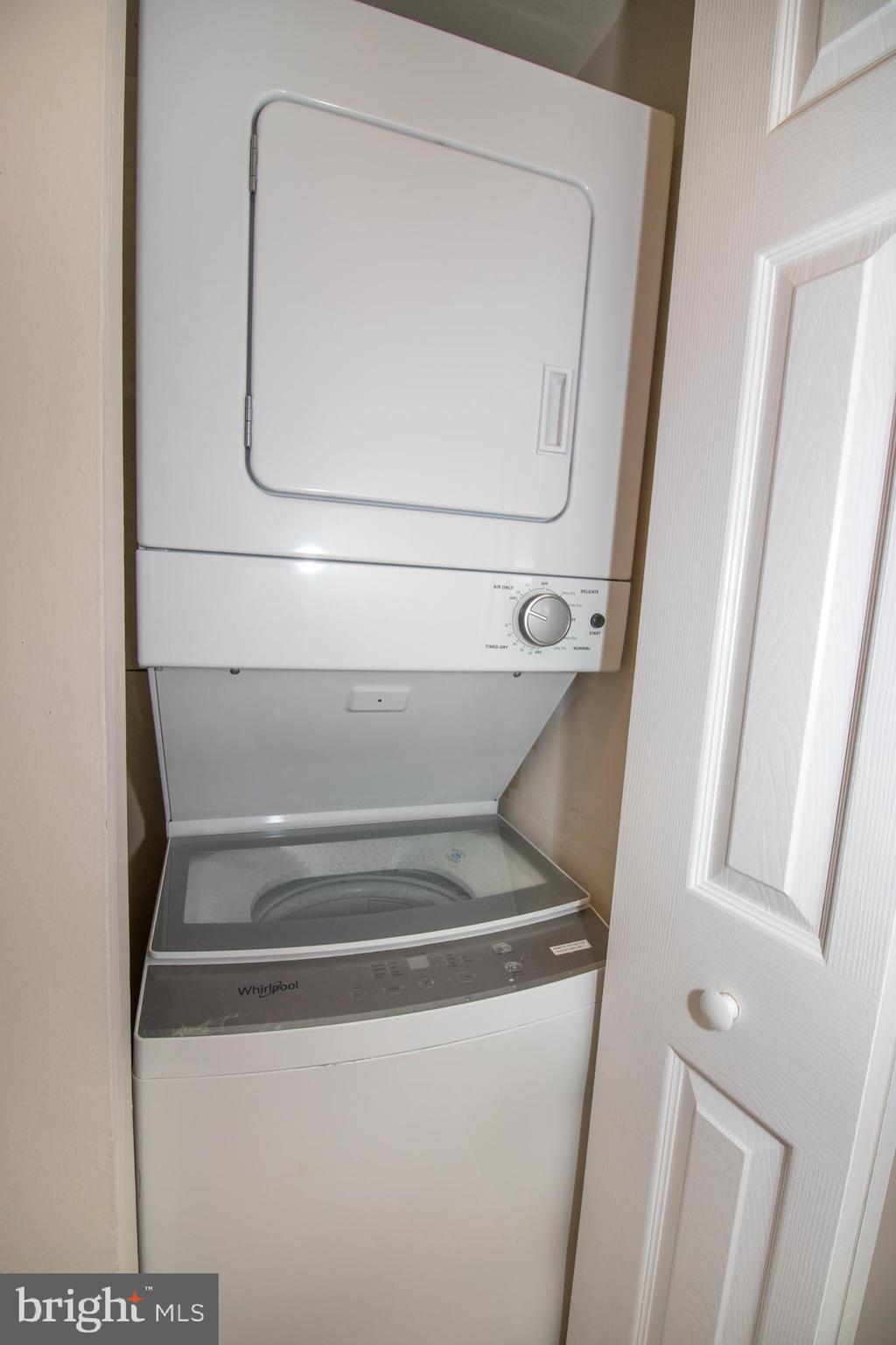 SUMMERTREE CONDO APTS - Residential