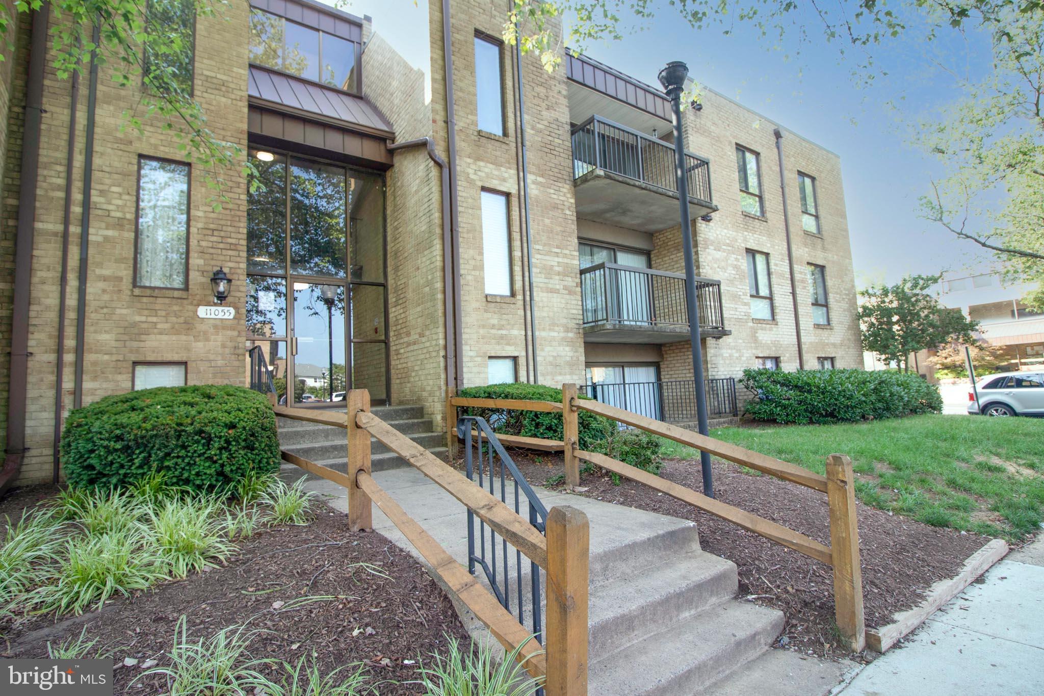 SUMMERTREE CONDO APTS - Residential