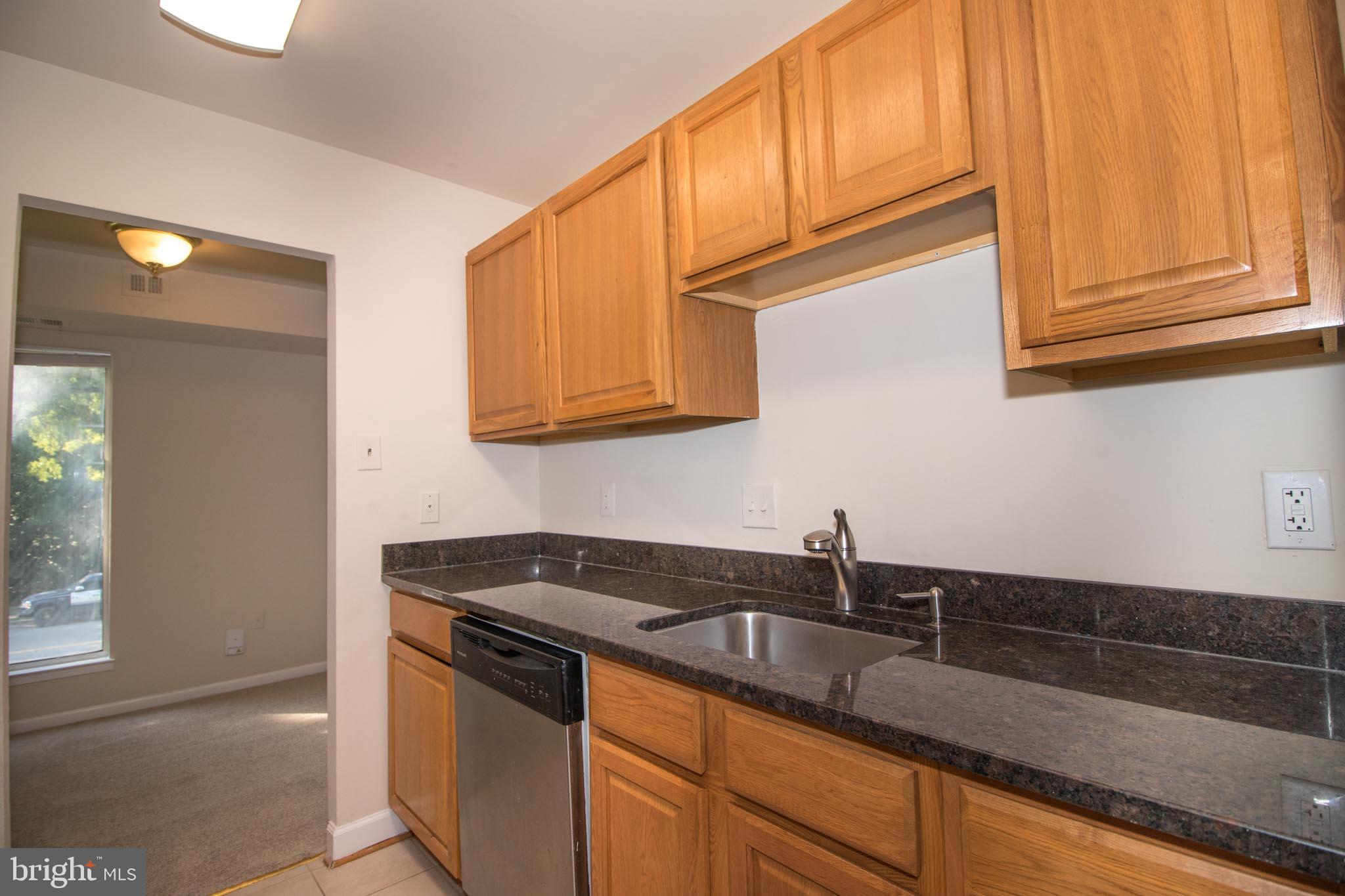 SUMMERTREE CONDO APTS - Residential