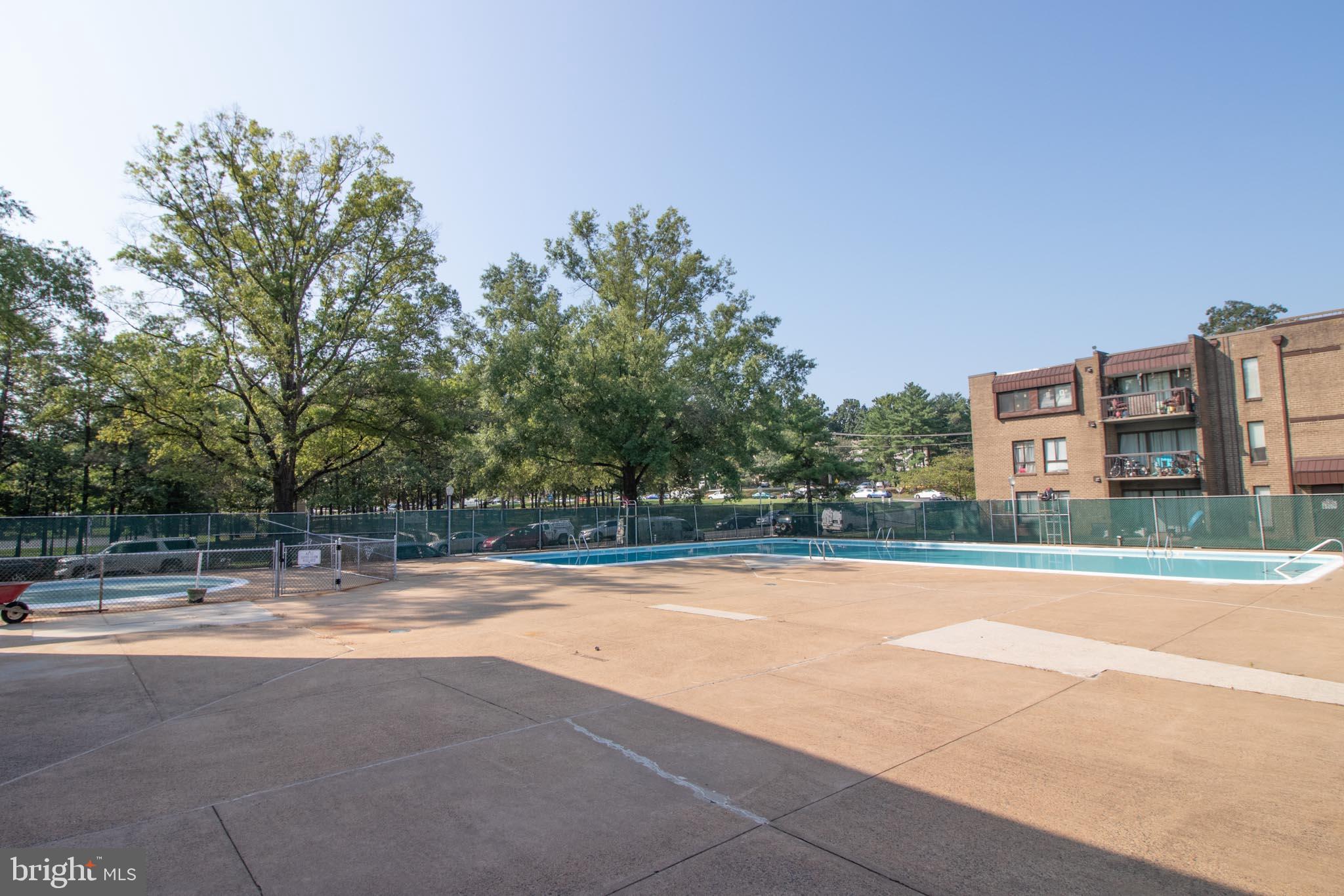 SUMMERTREE CONDO APTS - Residential