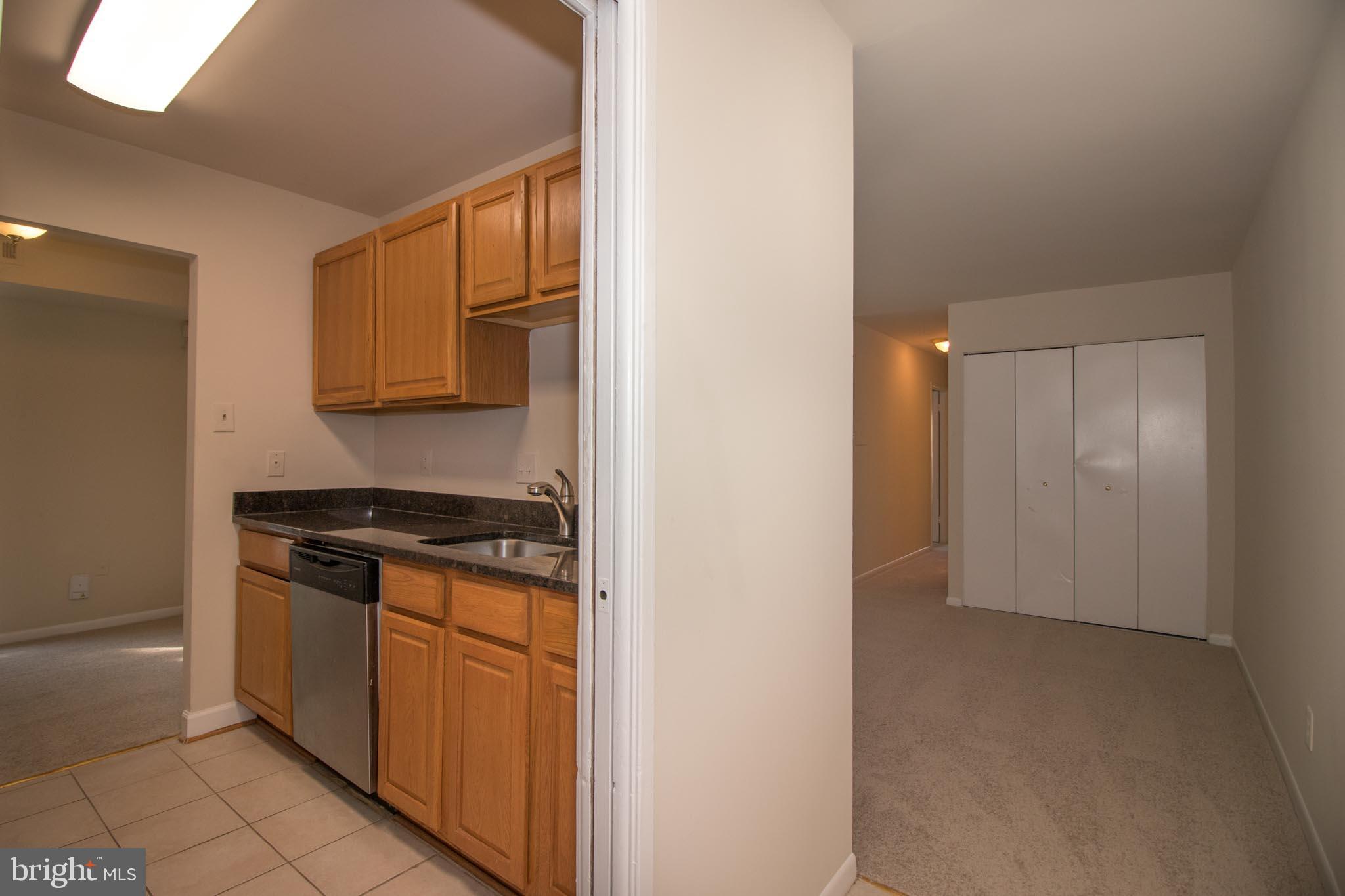 SUMMERTREE CONDO APTS - Residential