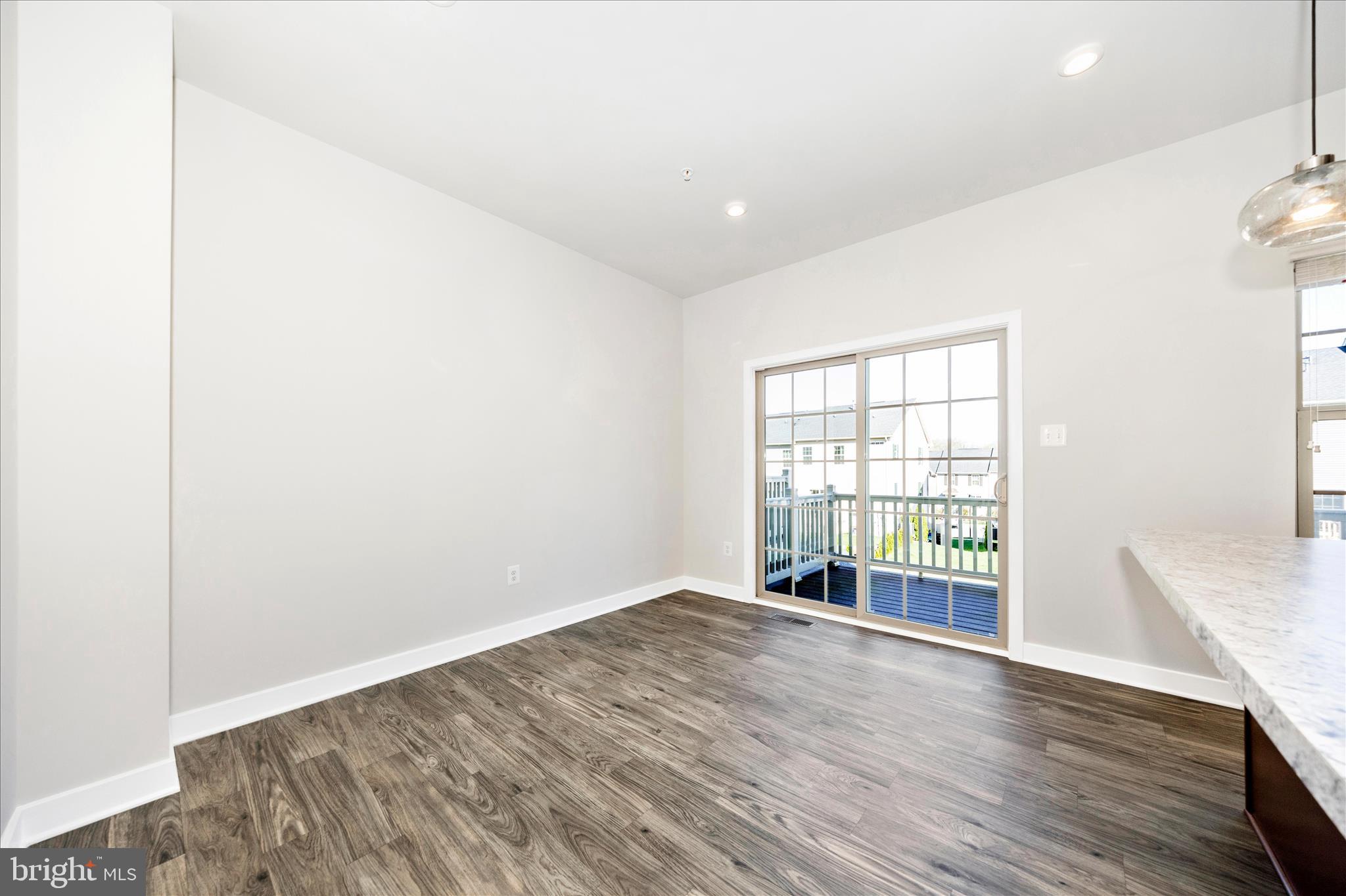 LAKE LINGANORE - Residential