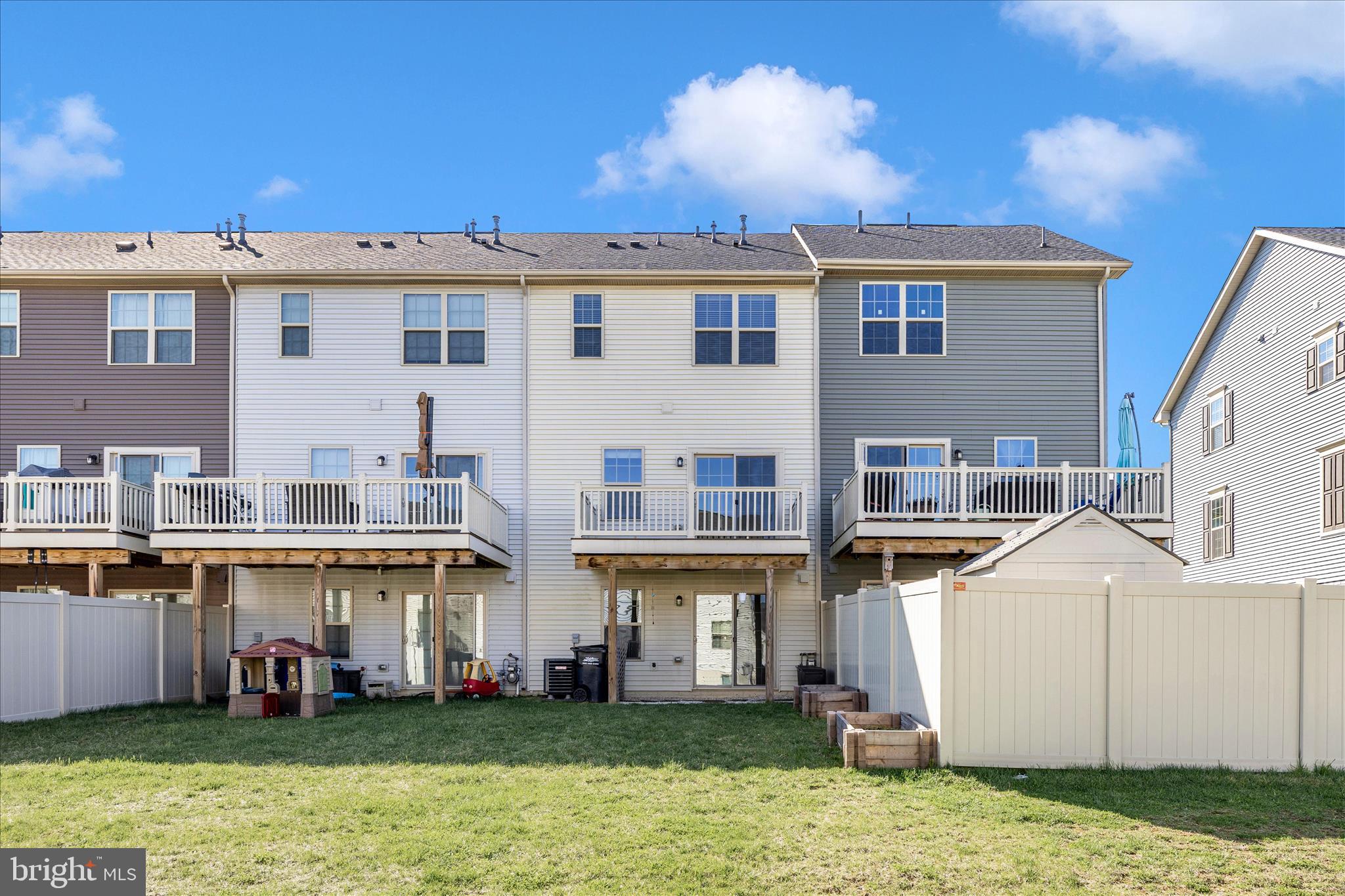 LAKE LINGANORE - Residential