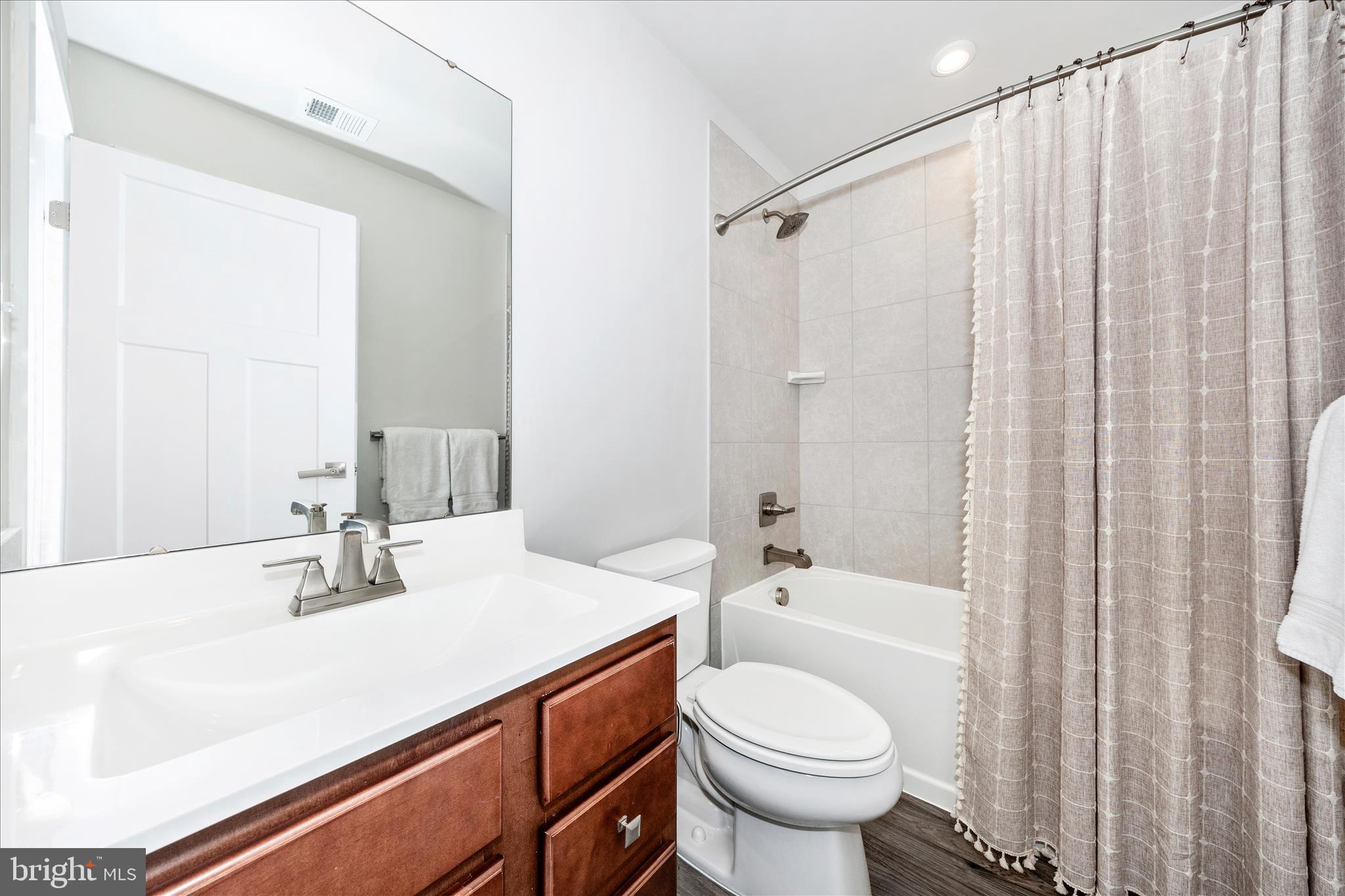 LAKE LINGANORE - Residential