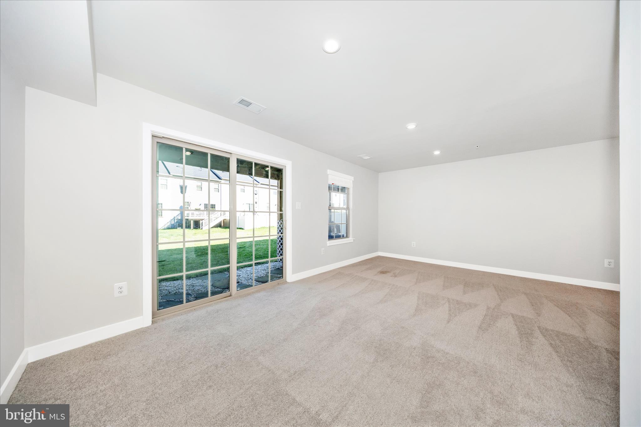 LAKE LINGANORE - Residential