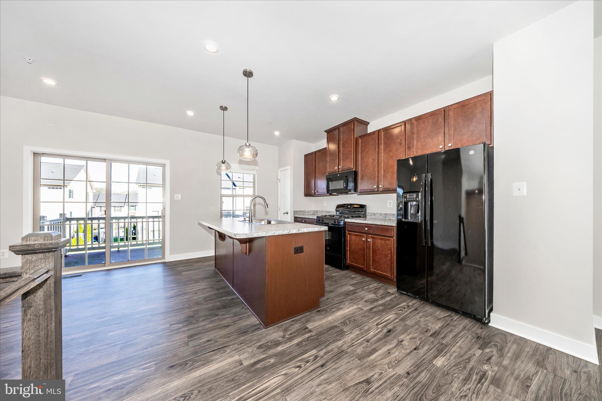 LAKE LINGANORE - Residential