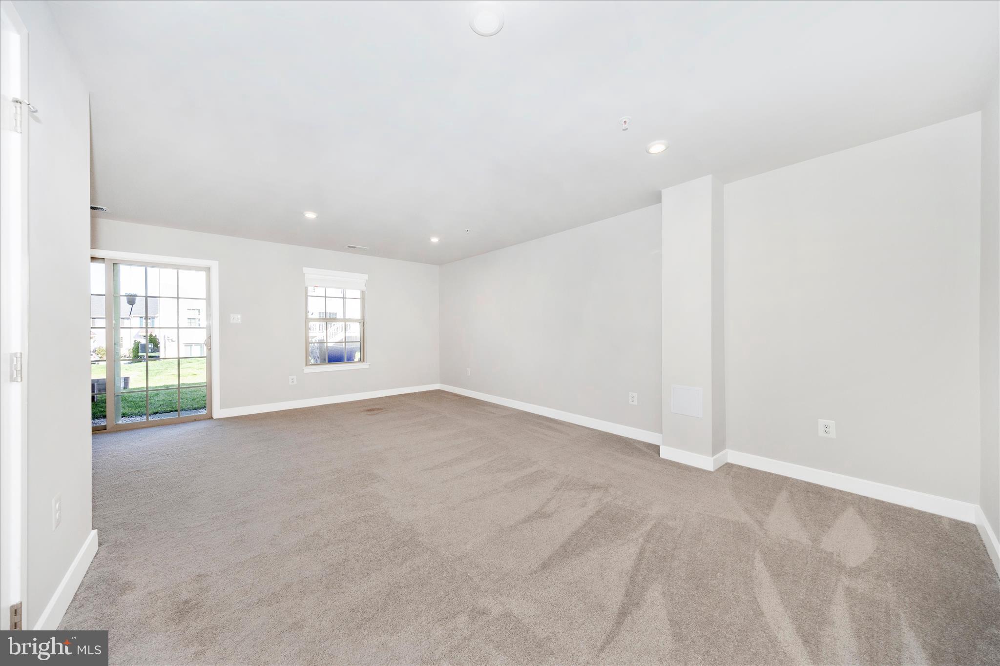 LAKE LINGANORE - Residential