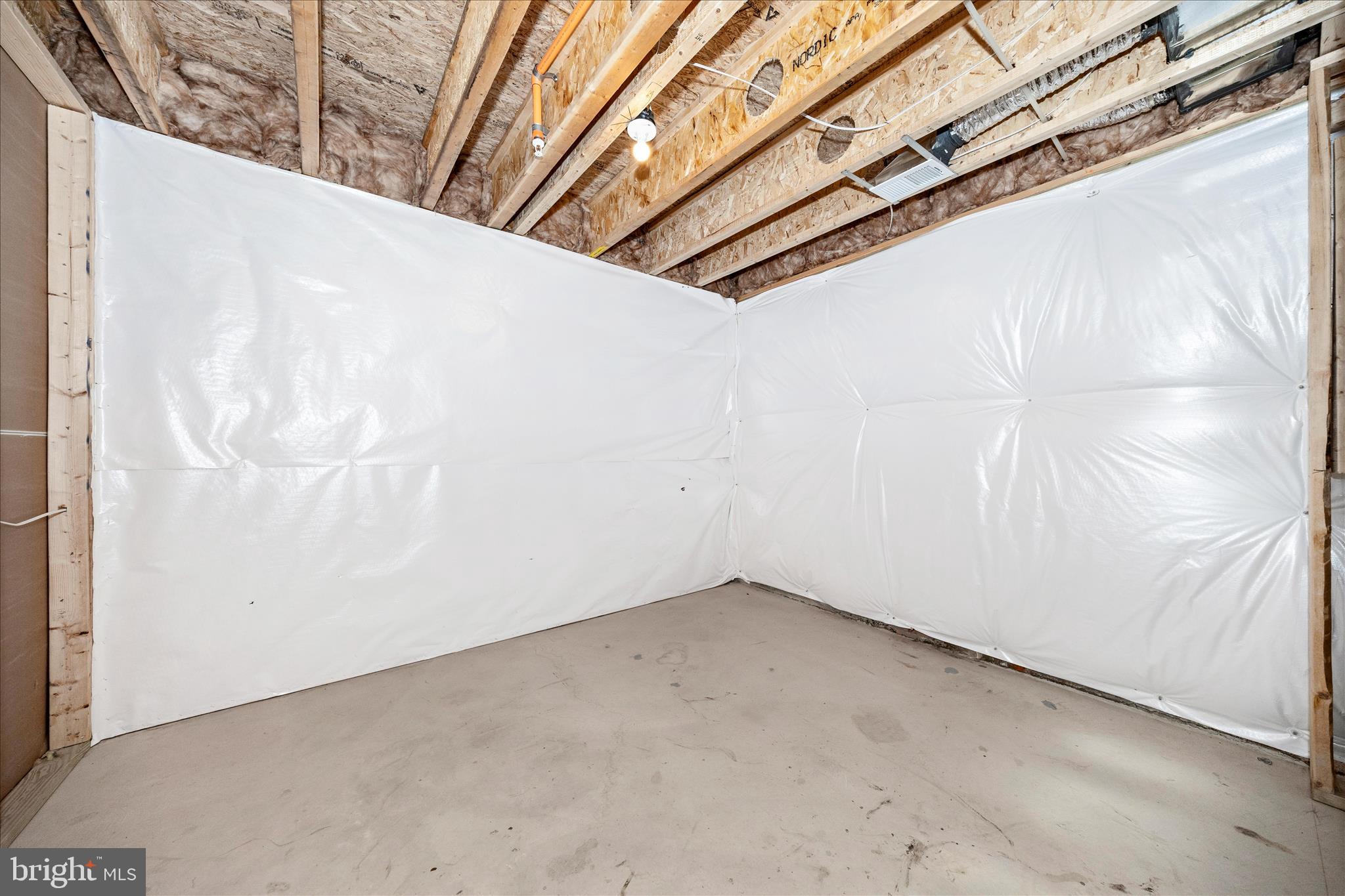 LAKE LINGANORE - Residential