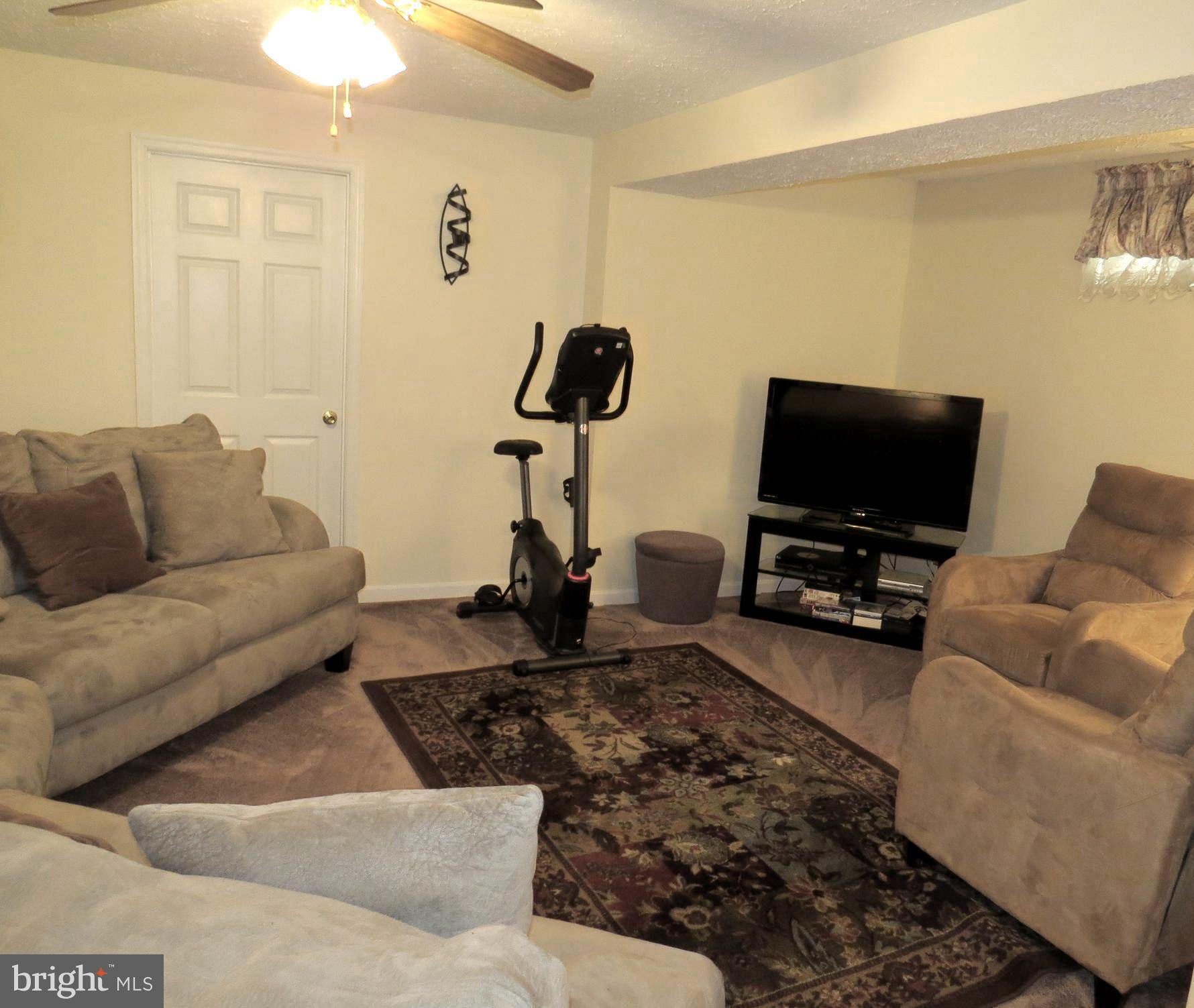 YORKSHIRE KNOLLS - Residential