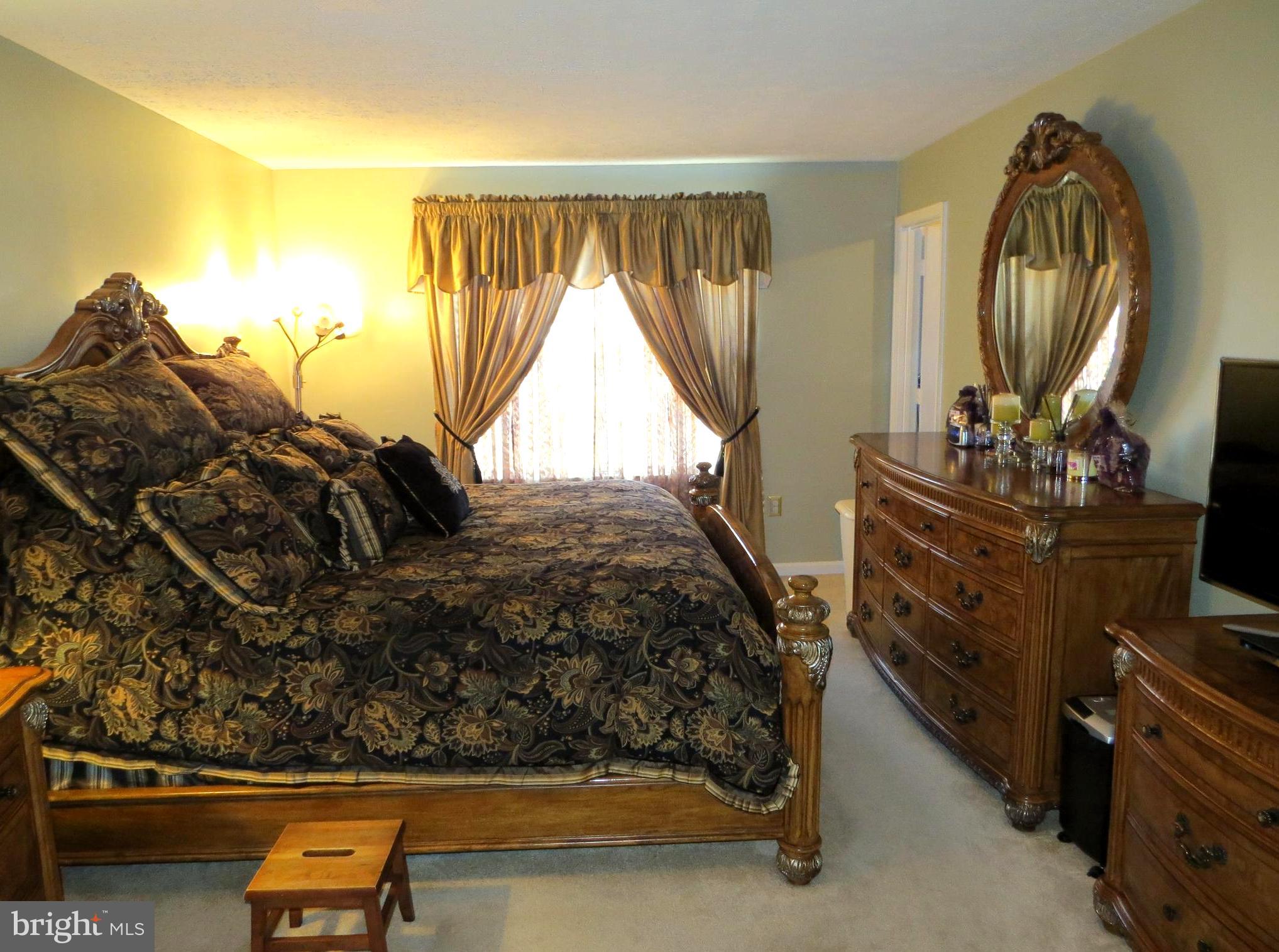 YORKSHIRE KNOLLS - Residential