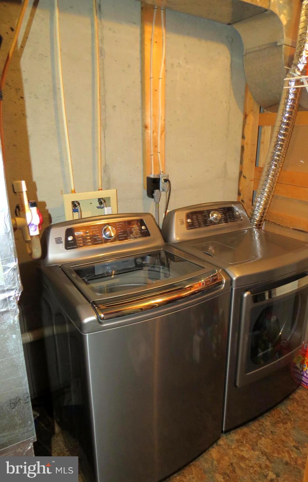 YORKSHIRE KNOLLS - Residential