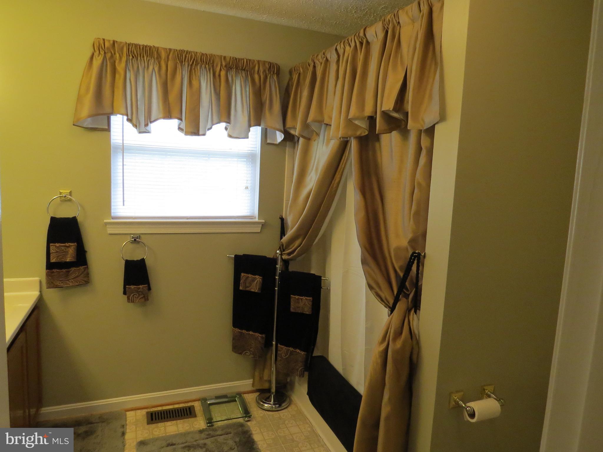 YORKSHIRE KNOLLS - Residential