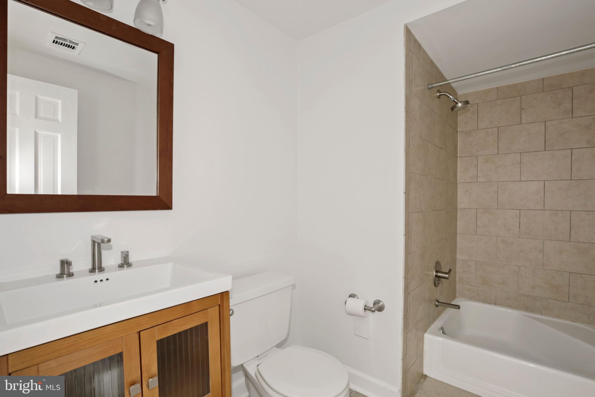 OLD TOWN ALEXANDRIA - Residential Lease