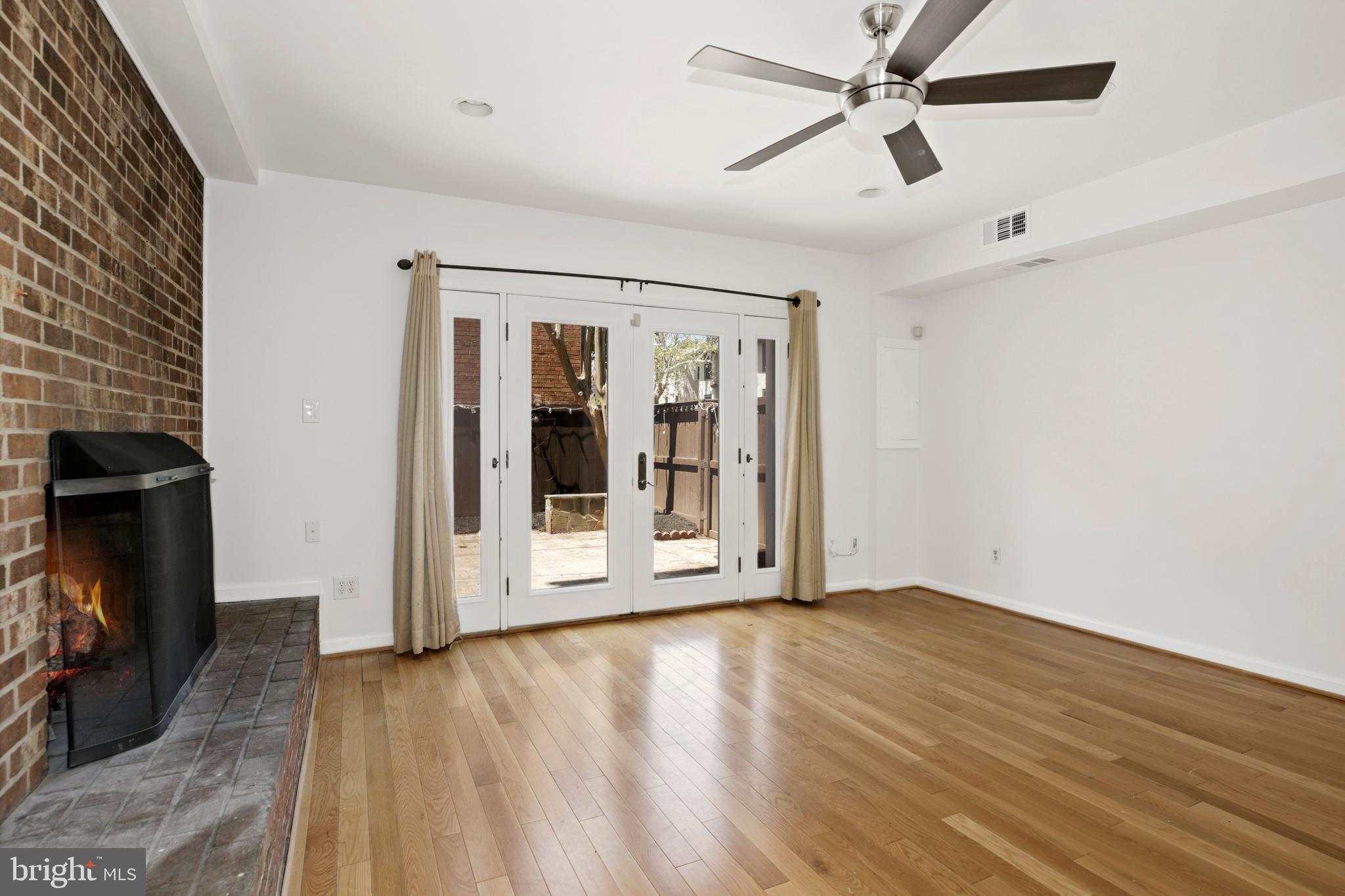 OLD TOWN ALEXANDRIA - Residential Lease