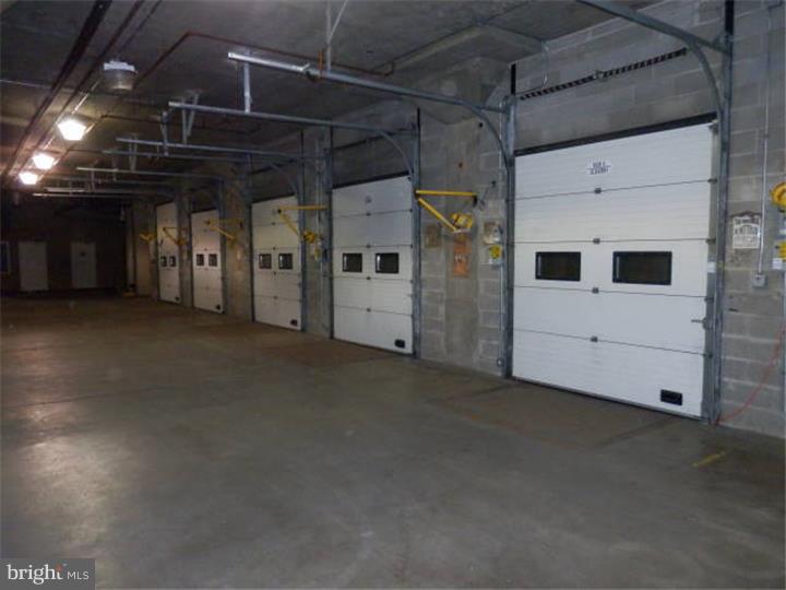 KENSINGTON - Commercial Sale