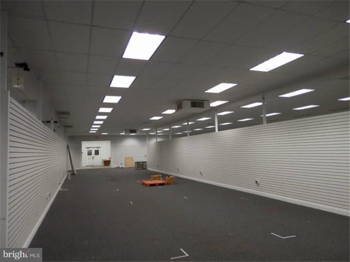 KENSINGTON - Commercial Sale