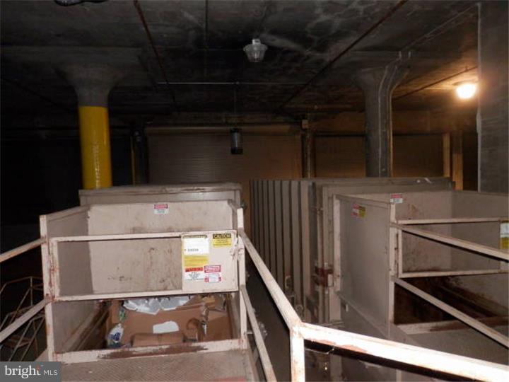 KENSINGTON - Commercial Sale