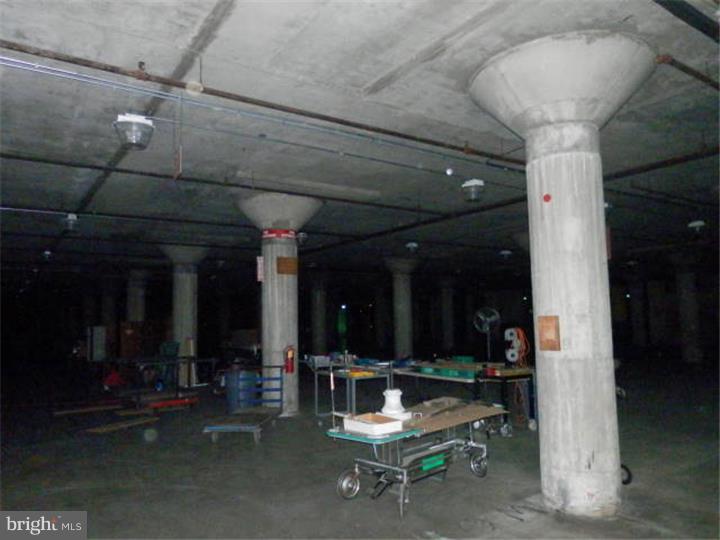 KENSINGTON - Commercial Sale