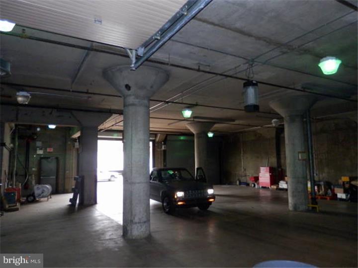 KENSINGTON - Commercial Sale