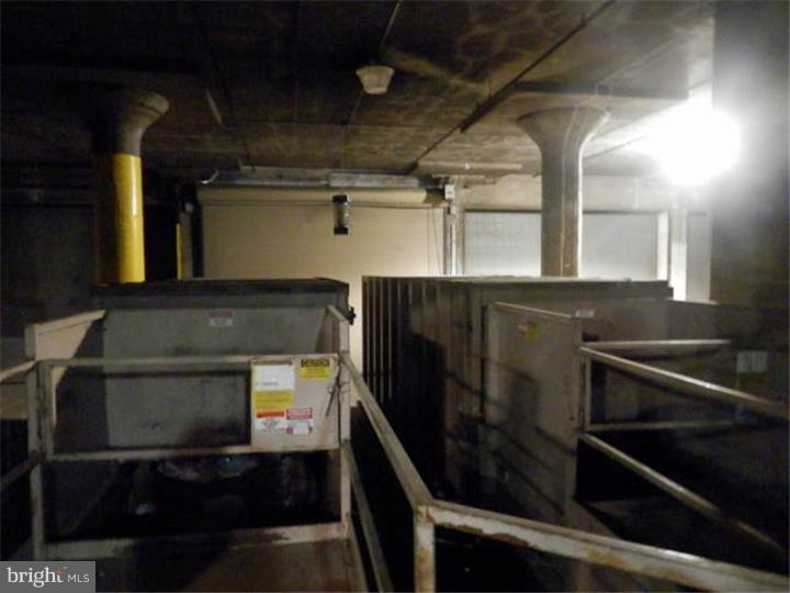 KENSINGTON - Commercial Sale