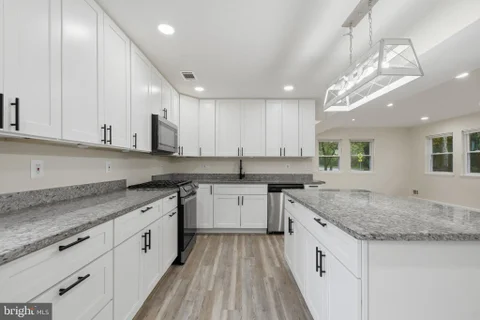 MLS: MDHW2073182