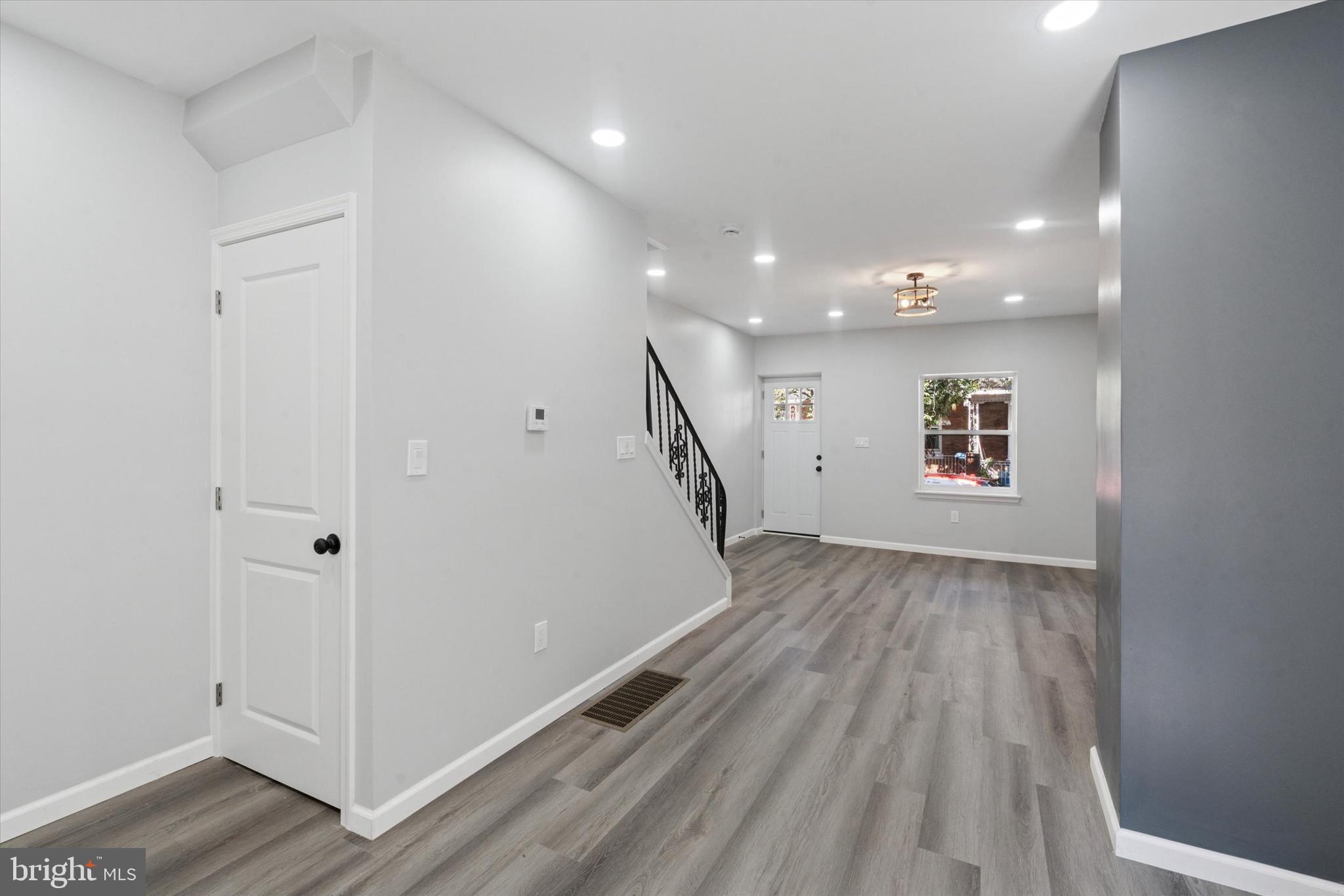 KENSINGTON - Residential