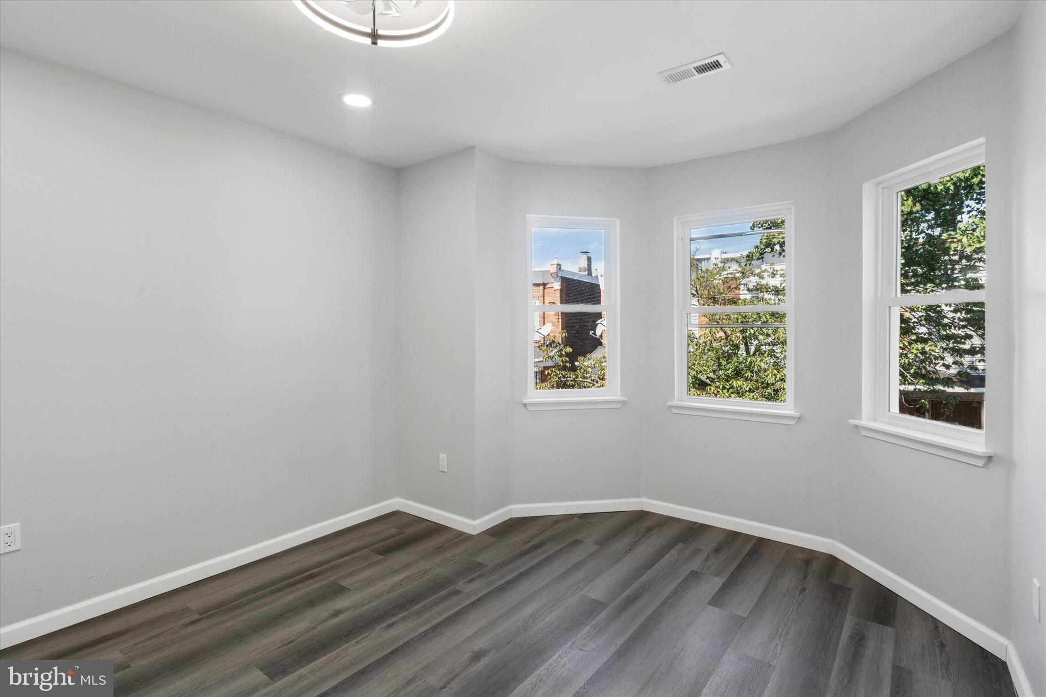 KENSINGTON - Residential