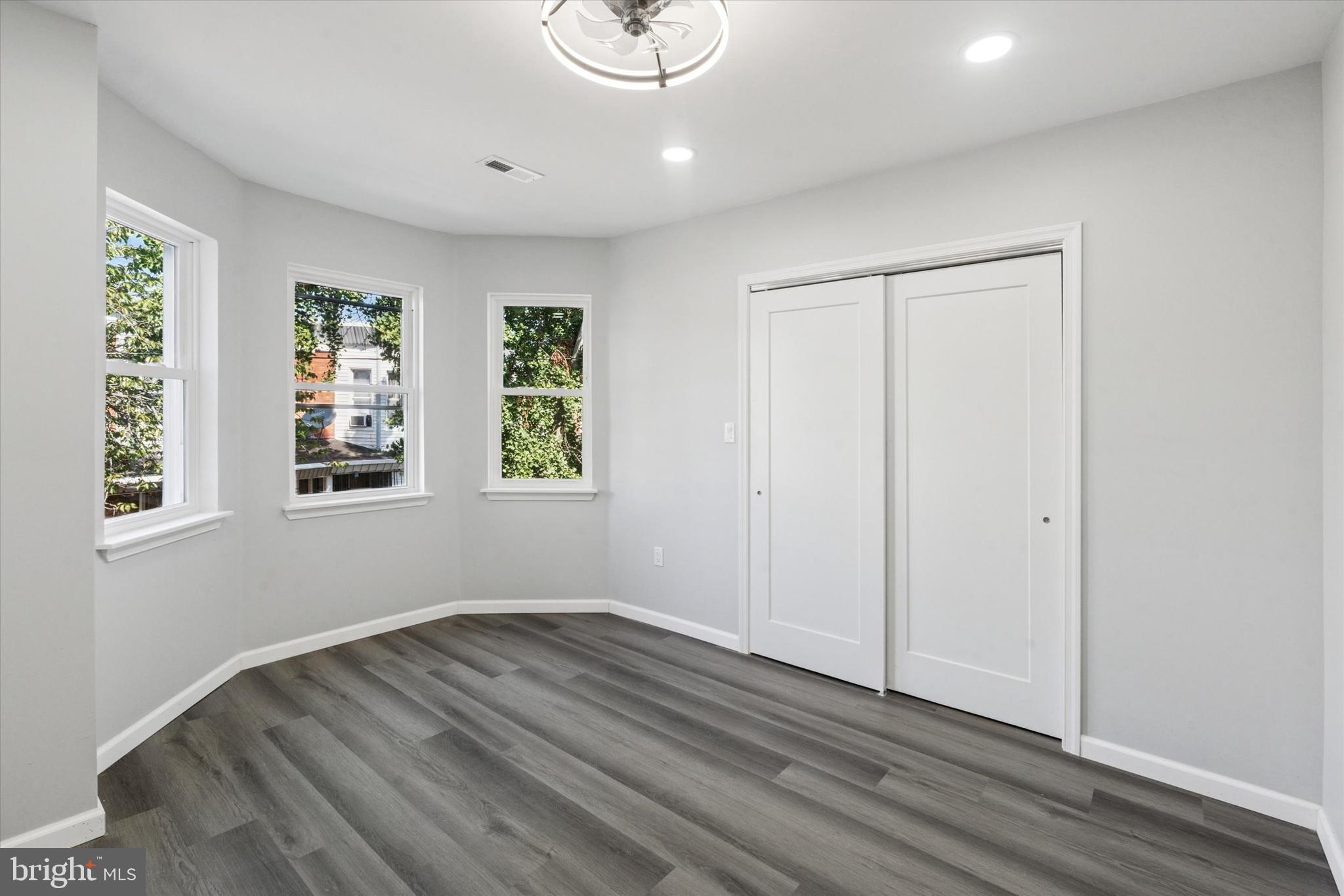 KENSINGTON - Residential