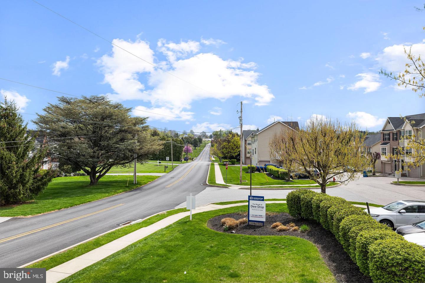 27 SHADY TREE COURT