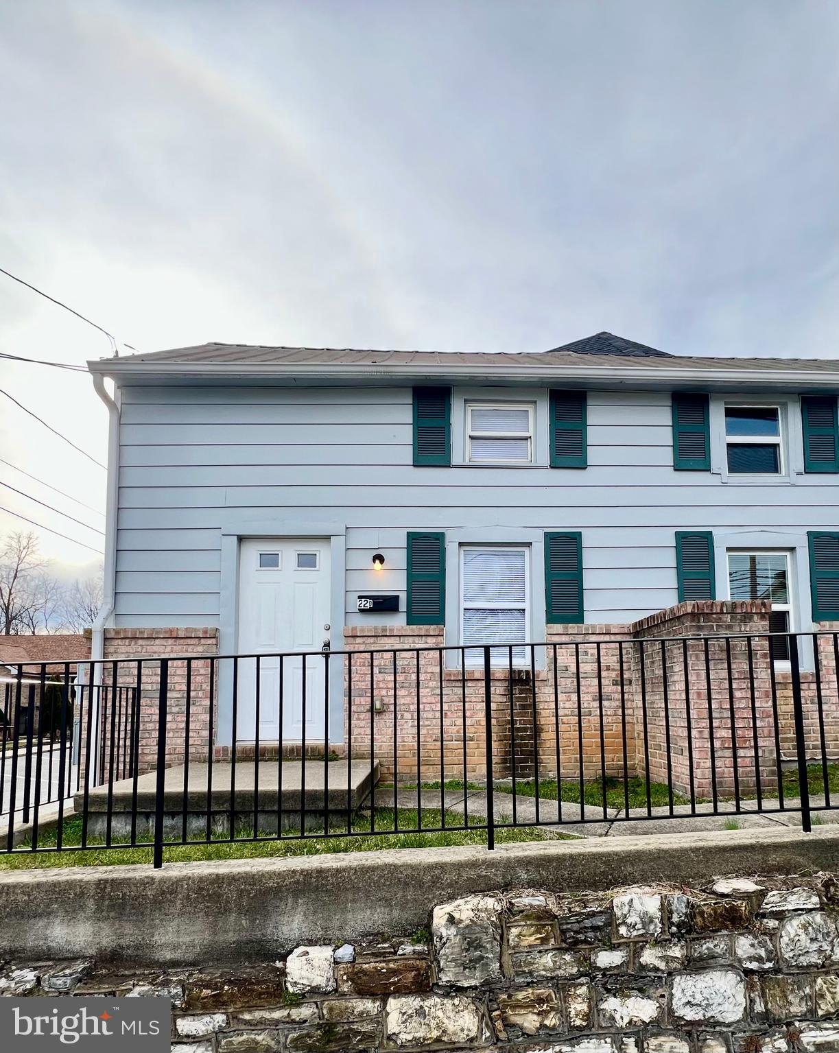 This duplex in Charles Town features: 3 bedroom, 1 full/1 half bath, front entry to cozy living room, hardwood and carpeted floors, spacious eat-in kitchen with rear entrance, and unfenced rear yard with gravel parking area. Washer and Dryer are AS IS appliances.
Located two blocks from downtown Charles Town shops, restaurants, and events; but also close access to commuter routes WV-9, and US-340.
Rent includes Renter's Insurance.
PETS ARE CASE BY CASE.
EHO.