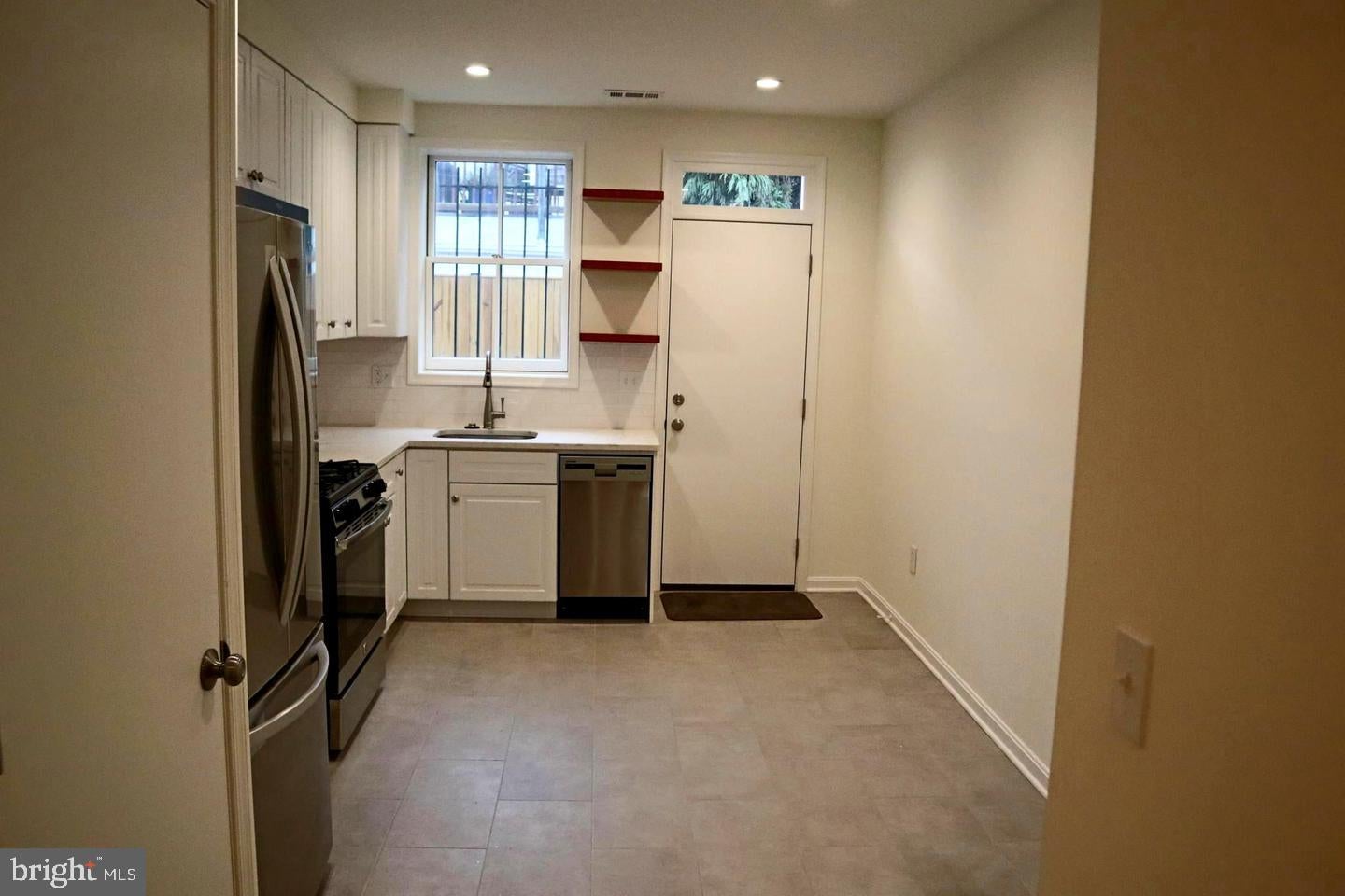 627 ACKER NE