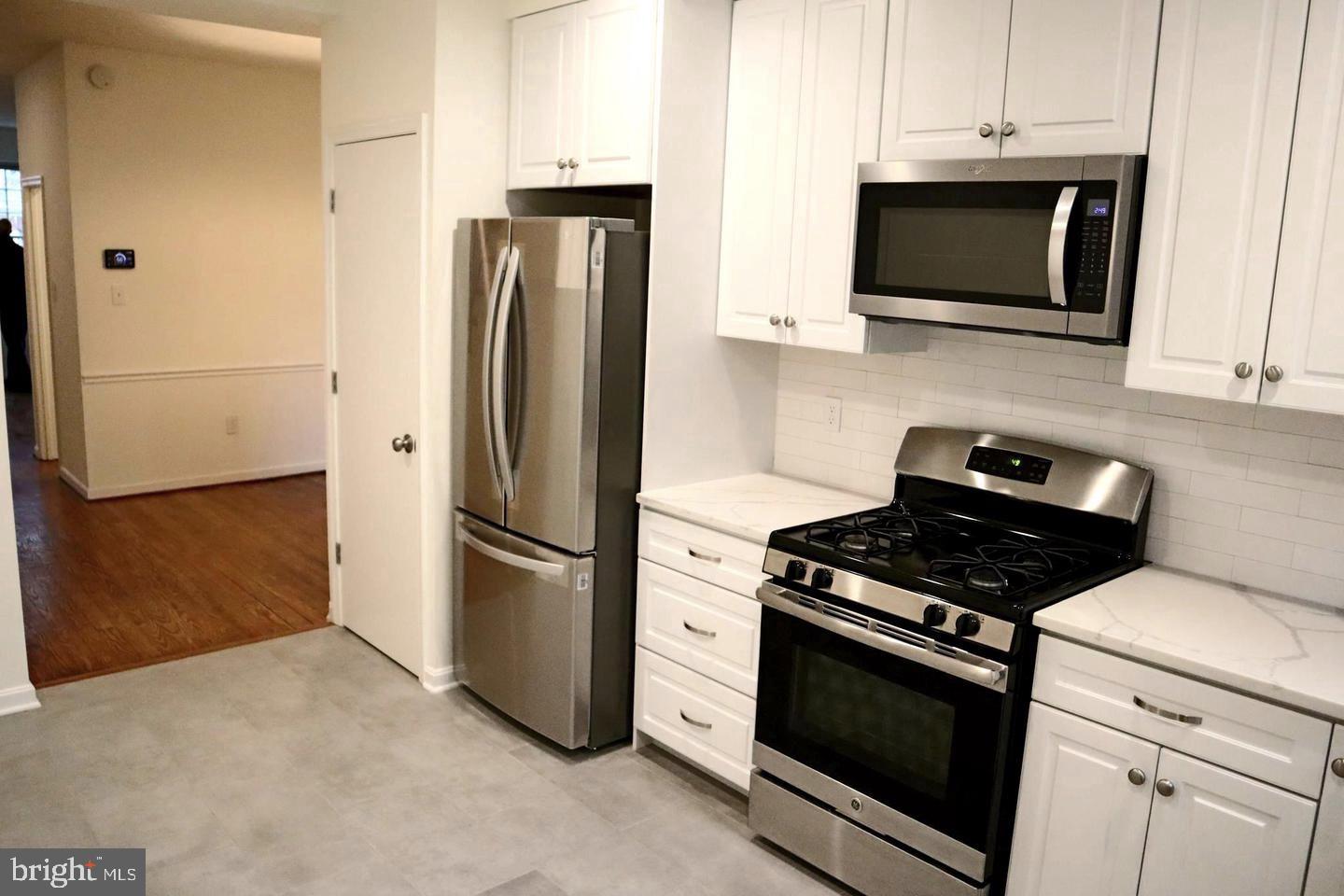 627 ACKER NE