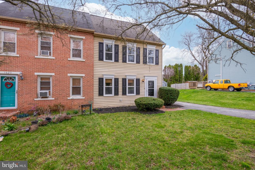 Photo of 1621 Colchester Drive, Lancaster, PA 17603 (MLS # PALA2048252)