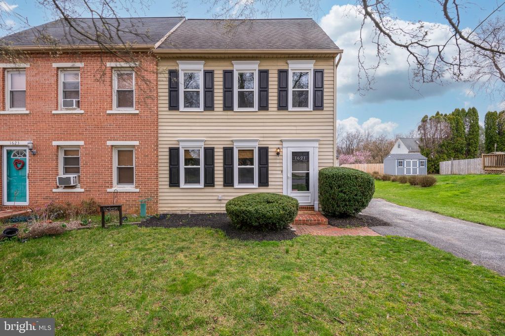 Photo of 1621 Colchester Drive, Lancaster, PA 17603 (MLS # PALA2048252)