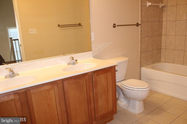 MAURY COMMONS - Residential Lease