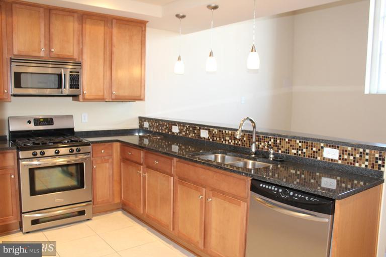 MAURY COMMONS - Residential Lease