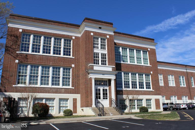 MAURY COMMONS - Residential Lease