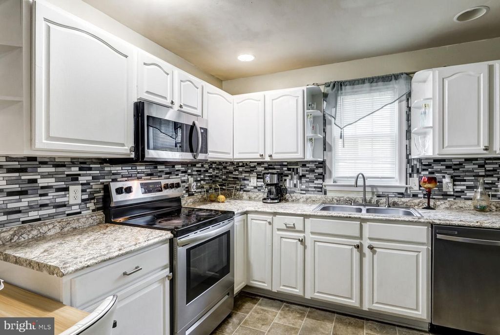 Photo of 1080 Sterling Place, Lancaster, PA 17603 (MLS # PALA2053772)