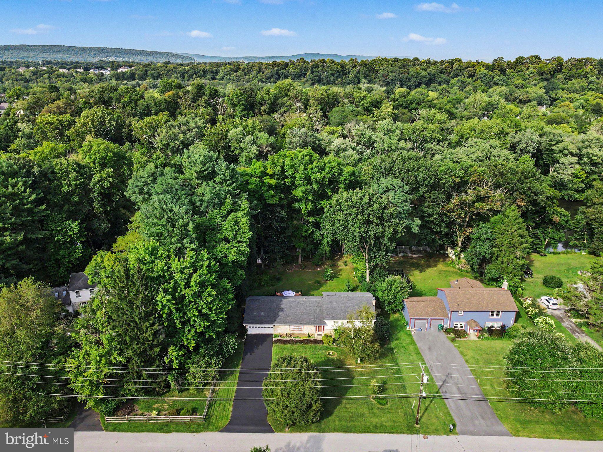 819 MEADOW LANE