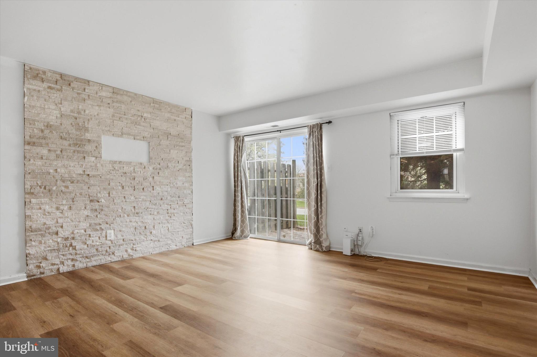 OXFORD OF BLUE BELL - Residential