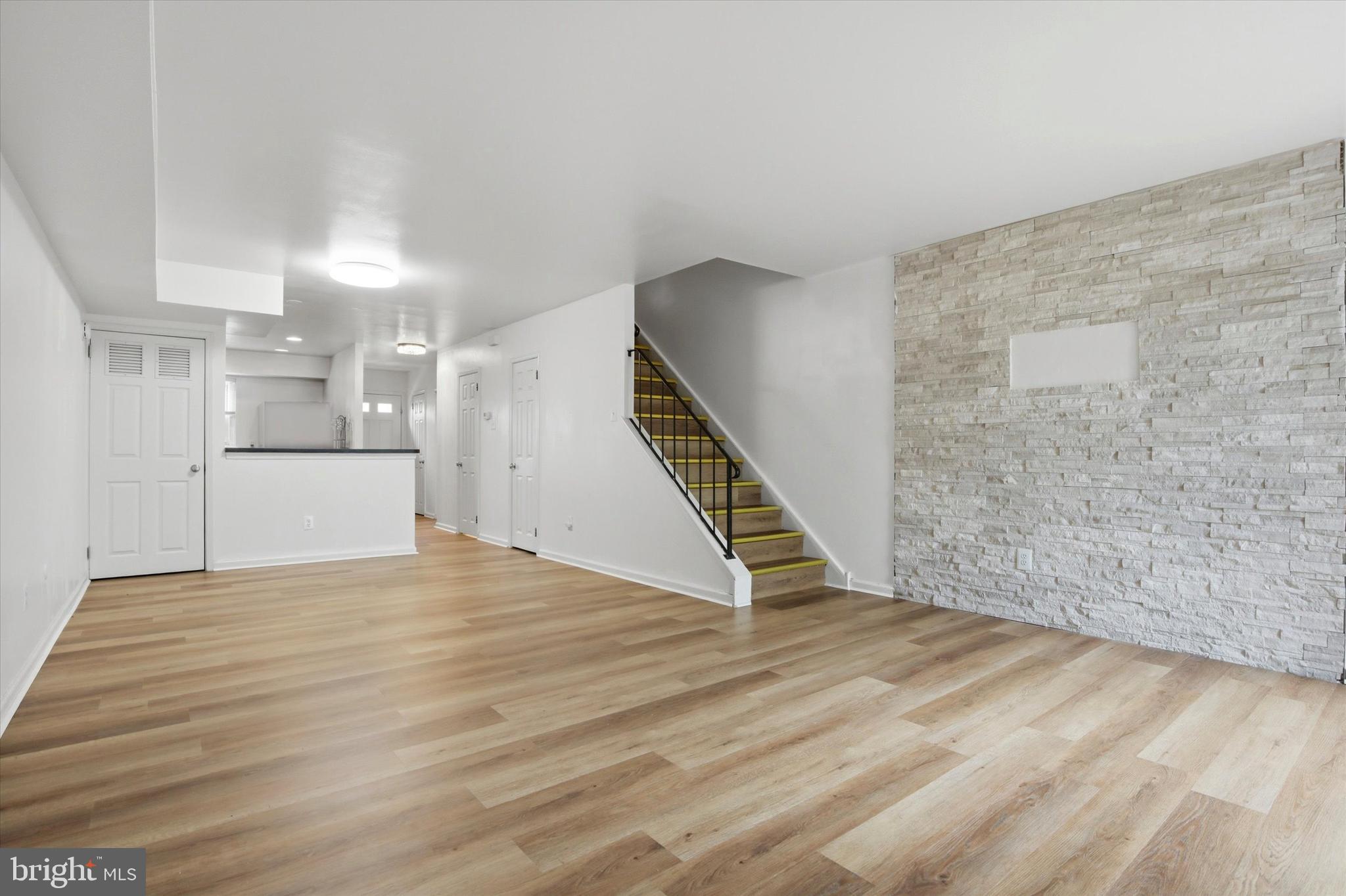 OXFORD OF BLUE BELL - Residential